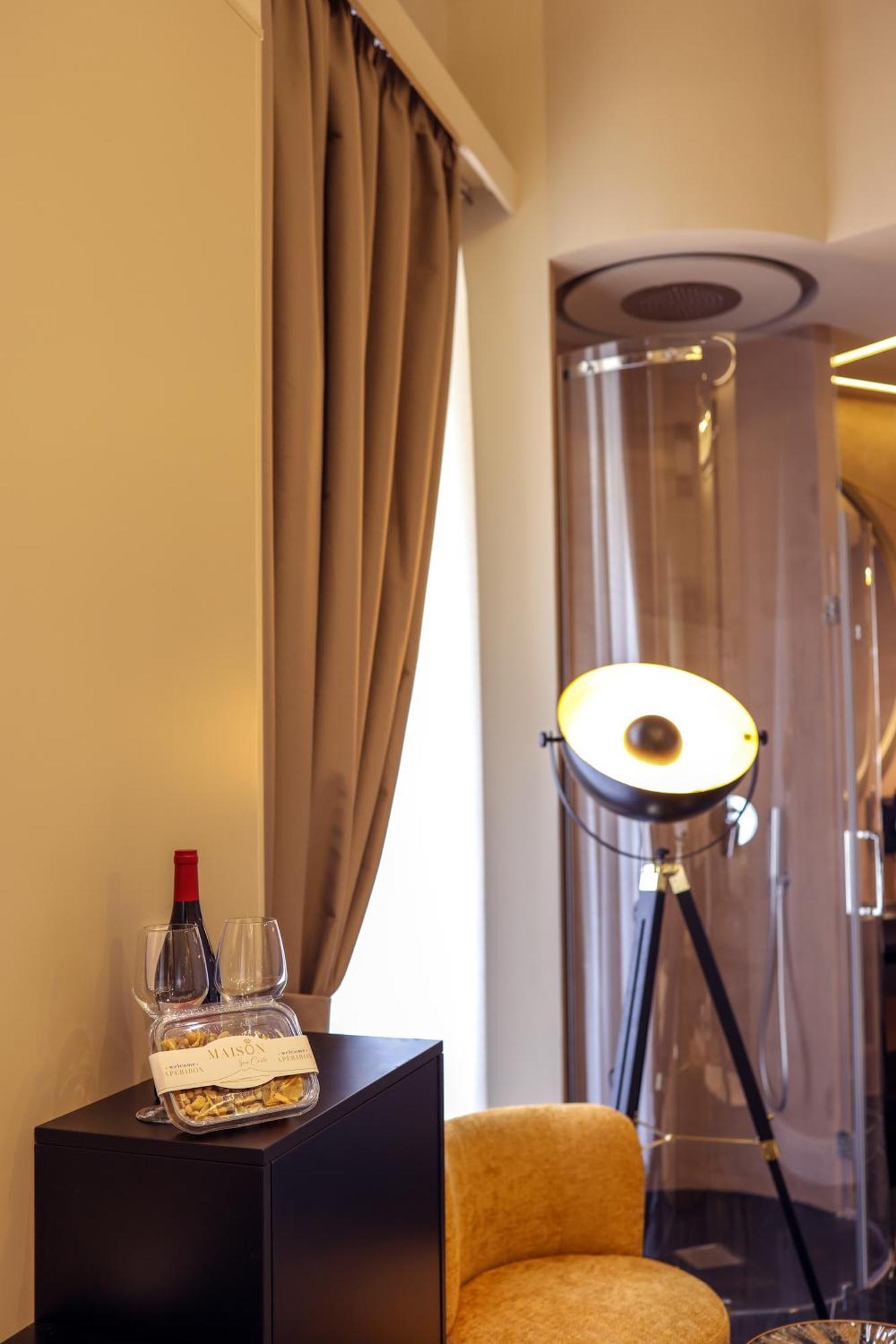 Maison San Carlo Luxury Suites Naples Exterior photo